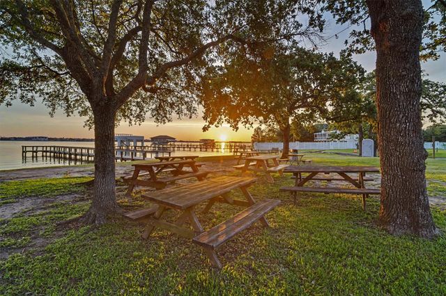 2002 Cove Park Drive, Kemah, TX 77565