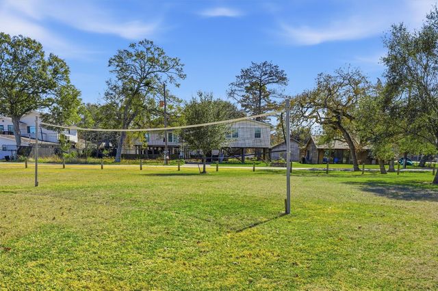 2002 Cove Park Drive, Kemah, TX 77565