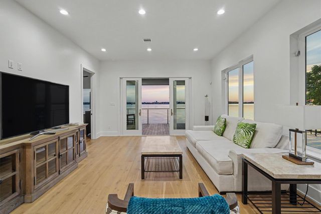 2002 Cove Park Drive, Kemah, TX 77565