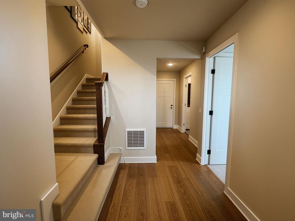 Image 2 of property listing at 19439 SPOKAN SQ, Leesburg, VA 20175