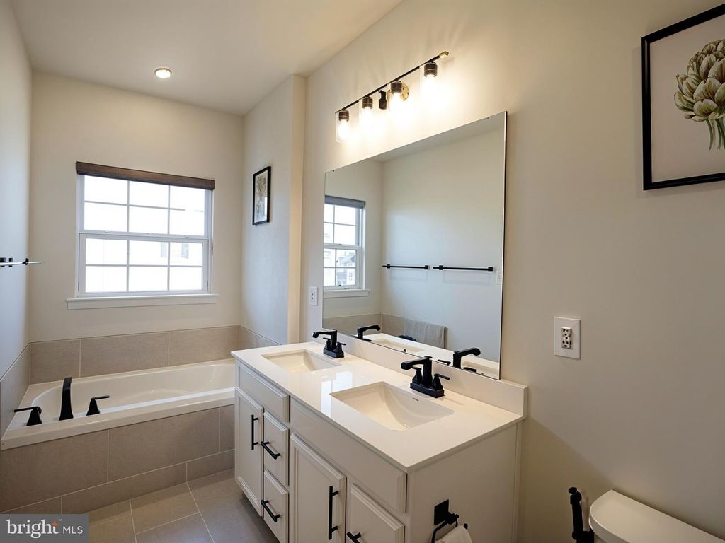 Image 5 of property listing at 19439 SPOKAN SQ, Leesburg, VA 20175