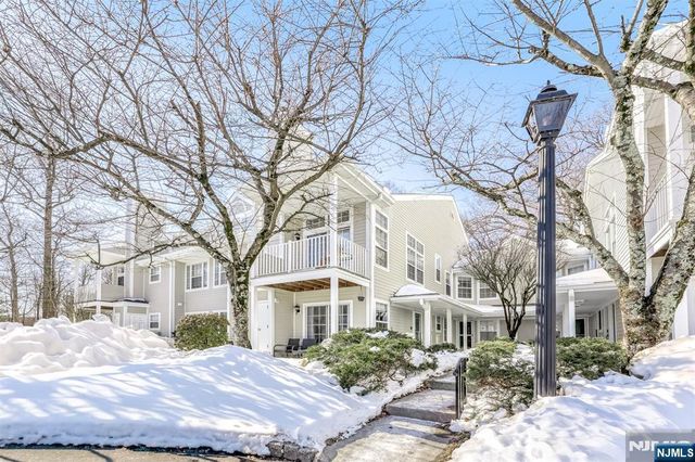 1068 Cambridge Court, Mahwah, NJ 07430