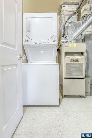 1068 Cambridge Court, Mahwah, NJ 07430