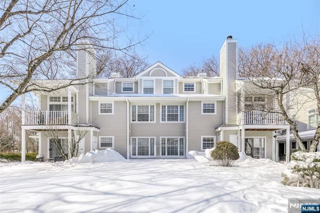 1068 Cambridge Court, Mahwah, NJ 07430