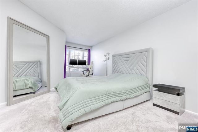 1068 Cambridge Court, Mahwah, NJ 07430