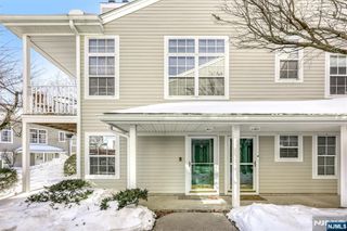 1068 Cambridge Court, Mahwah, NJ 07430