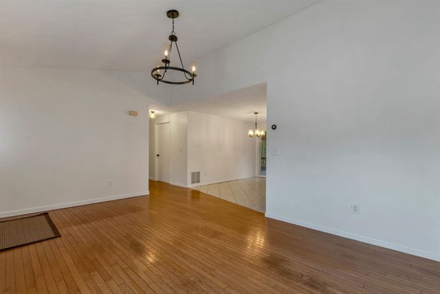 15 Tamarack Court, Manchester, NH 03103