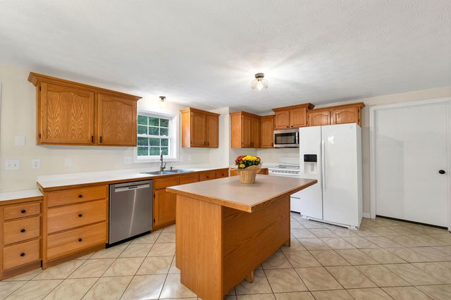 15 Tamarack Court, Manchester, NH 03103