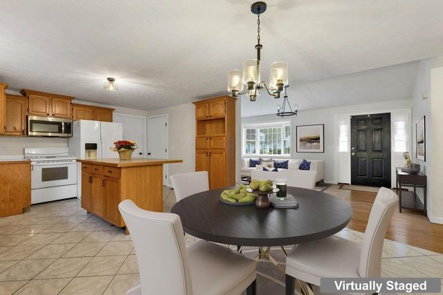 15 Tamarack Court, Manchester, NH 03103