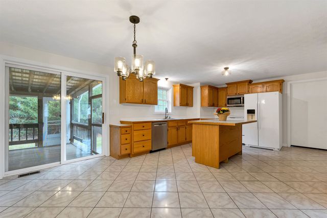 15 Tamarack Court, Manchester, NH 03103