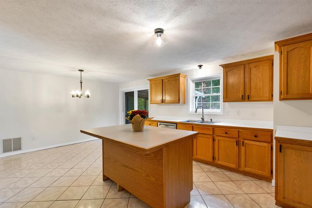 15 Tamarack Court, Manchester, NH 03103