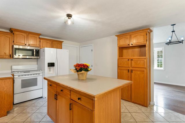 15 Tamarack Court, Manchester, NH 03103