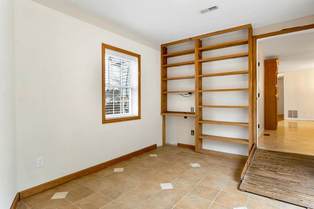 15 Tamarack Court, Manchester, NH 03103