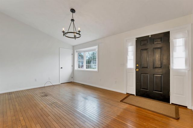 15 Tamarack Court, Manchester, NH 03103