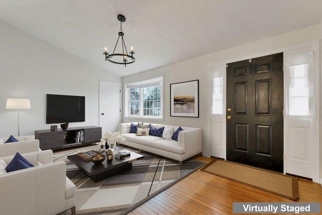 15 Tamarack Court, Manchester, NH 03103