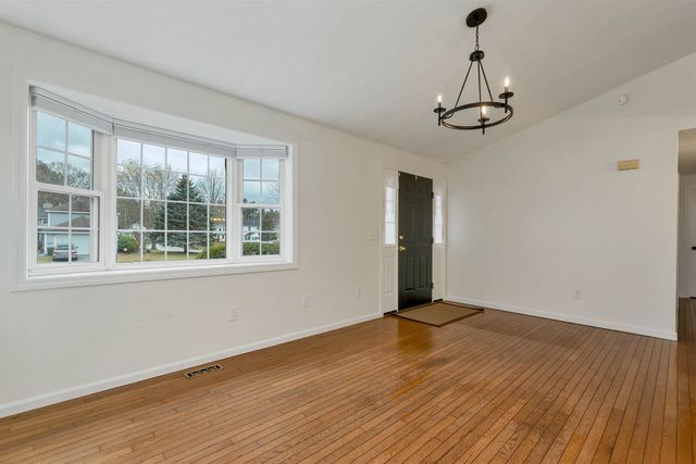 15 Tamarack Court, Manchester, NH 03103