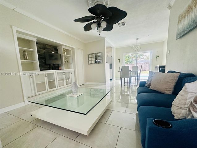 7021 Scott St., Hollywood, FL 33024