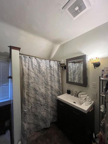 2143 S Layton BOULEVARD, Milwaukee, WI 53215