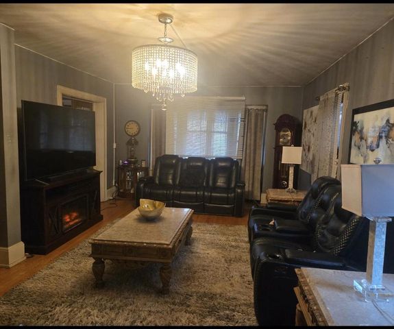 2143 S Layton BOULEVARD, Milwaukee, WI 53215