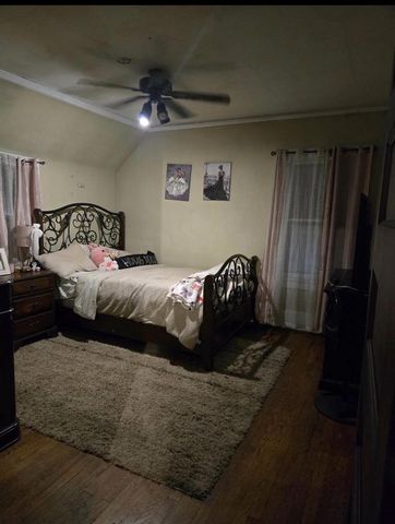 2143 S Layton BOULEVARD, Milwaukee, WI 53215