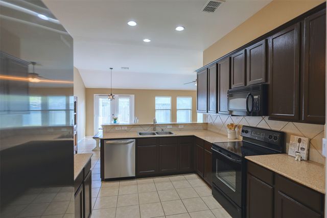 437 Sandy Creek Drive, Fort Worth, TX 76131