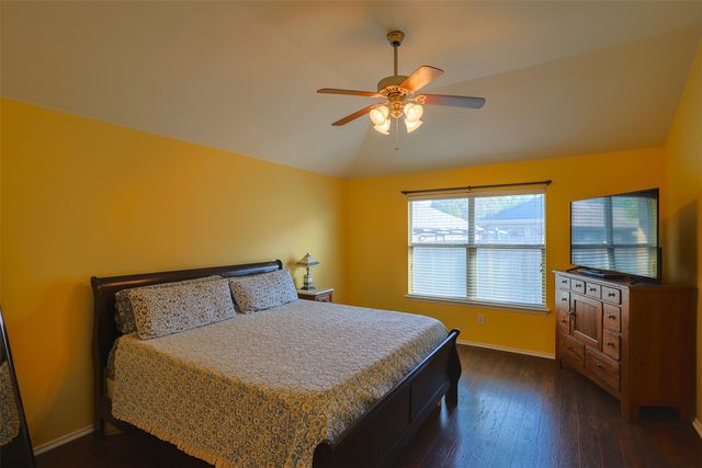 437 Sandy Creek Drive, Fort Worth, TX 76131