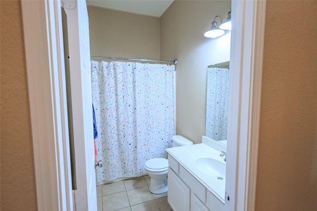 437 Sandy Creek Drive, Fort Worth, TX 76131