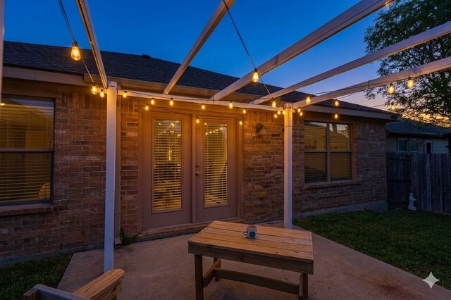 437 Sandy Creek Drive, Fort Worth, TX 76131