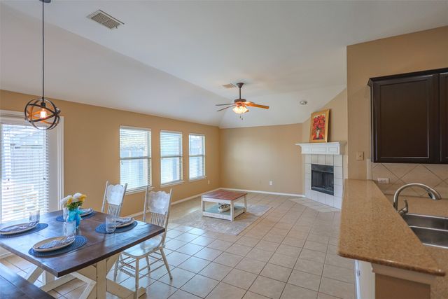 437 Sandy Creek Drive, Fort Worth, TX 76131