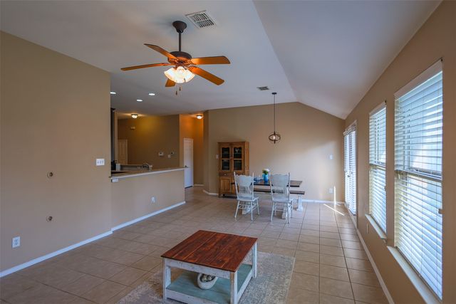 437 Sandy Creek Drive, Fort Worth, TX 76131