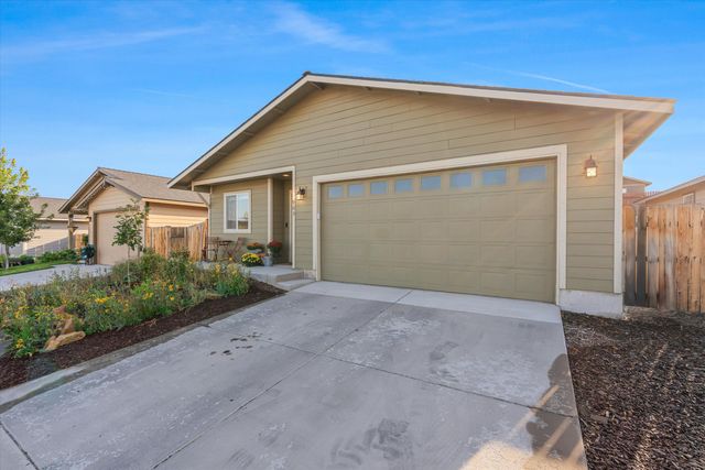 963 SE Maliah Avenue, Madras, OR 97741