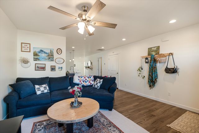 963 SE Maliah Avenue, Madras, OR 97741