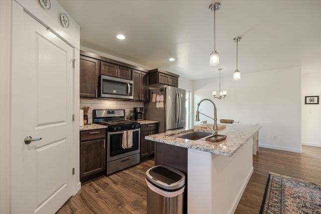 963 SE Maliah Avenue, Madras, OR 97741