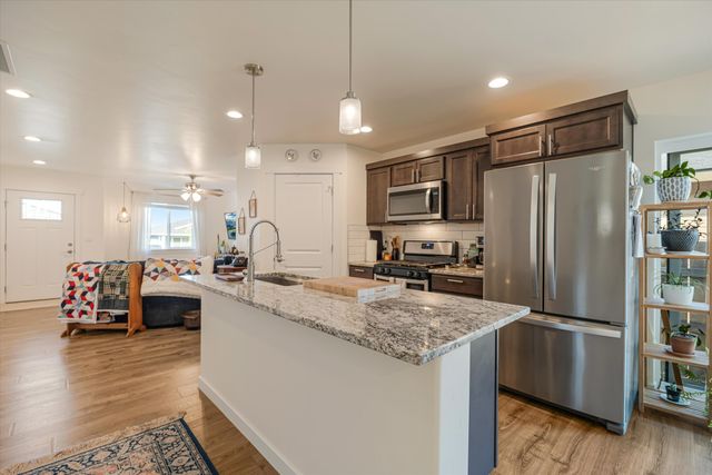 963 SE Maliah Avenue, Madras, OR 97741