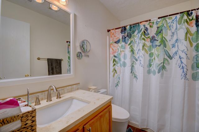 1512 Calle Sonrisa NE, Albuquerque, NM 87113