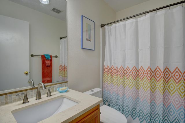 1512 Calle Sonrisa NE, Albuquerque, NM 87113