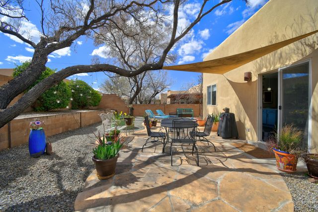 1512 Calle Sonrisa NE, Albuquerque, NM 87113