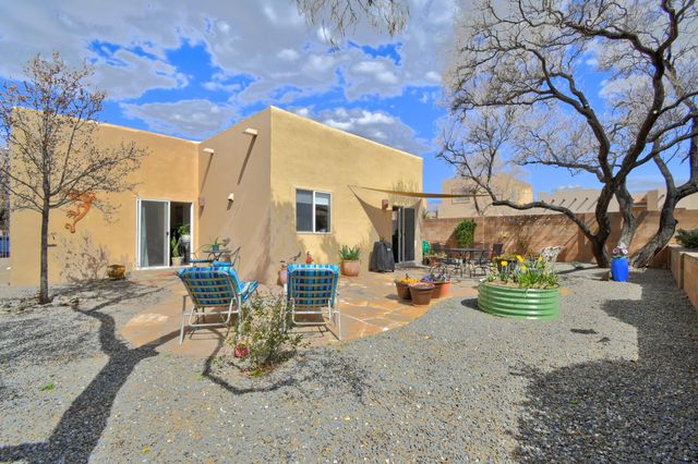 1512 Calle Sonrisa NE, Albuquerque, NM 87113