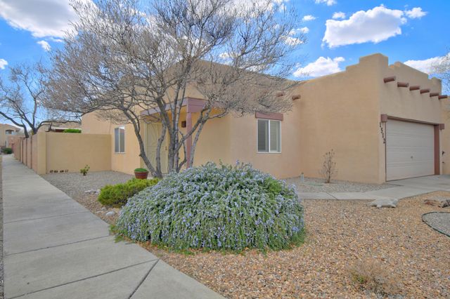 1512 Calle Sonrisa NE, Albuquerque, NM 87113