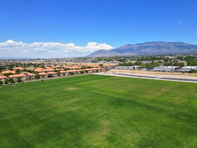 1512 Calle Sonrisa NE, Albuquerque, NM 87113