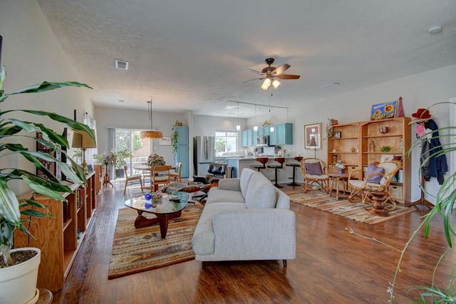 1512 Calle Sonrisa NE, Albuquerque, NM 87113