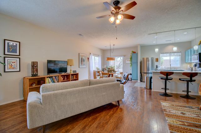 1512 Calle Sonrisa NE, Albuquerque, NM 87113