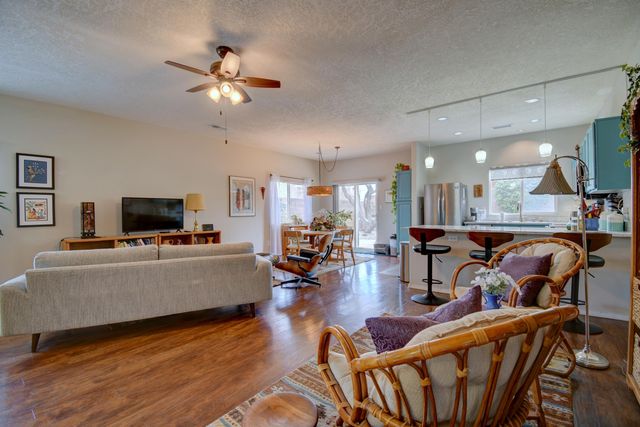 1512 Calle Sonrisa NE, Albuquerque, NM 87113