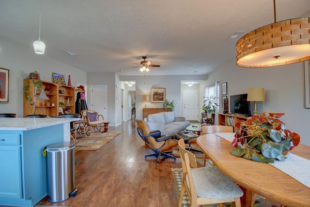 1512 Calle Sonrisa NE, Albuquerque, NM 87113