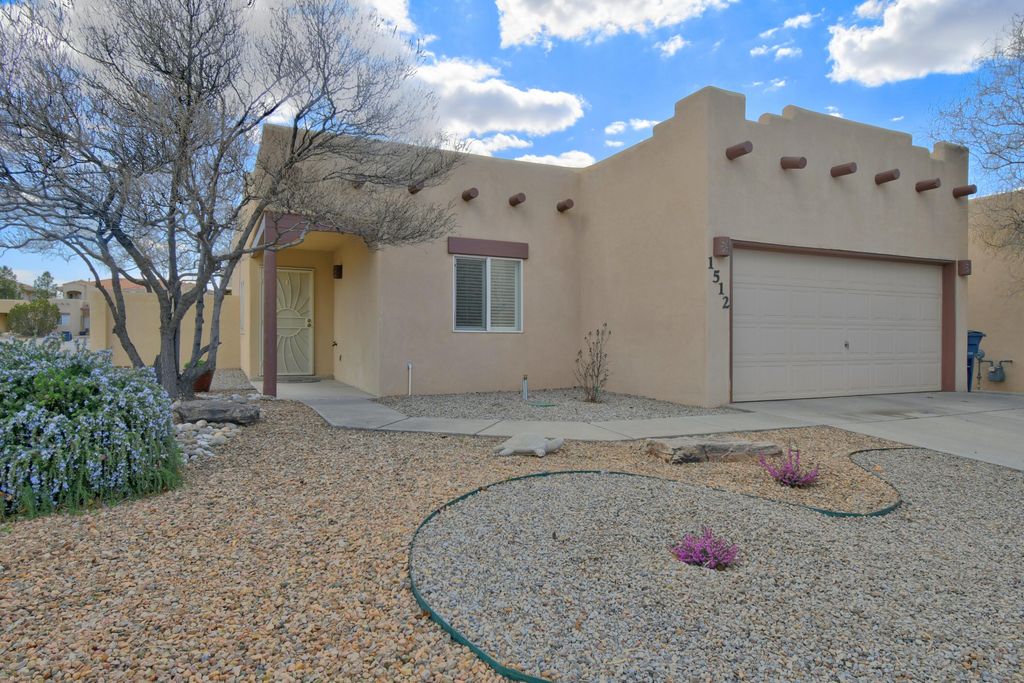 1512 Calle Sonrisa NE, Albuquerque, NM 87113