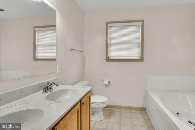 6355 CHATHAM GLENN WAY N, Harrisburg, PA 17111