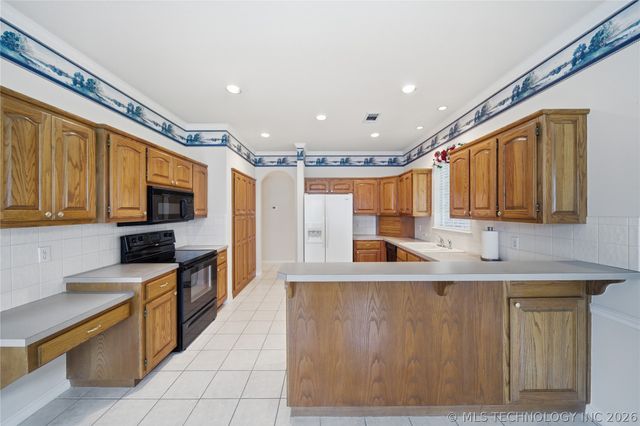 9119 N 132nd East Avenue, Owasso, OK 74055