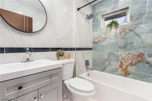 620 Luisa CT 803, Naples, FL 34104