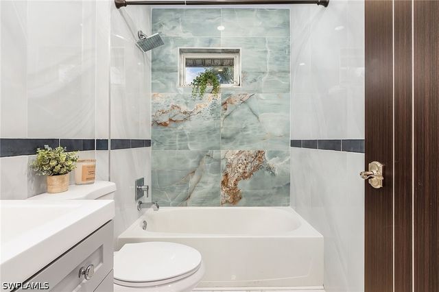 620 Luisa CT 803, Naples, FL 34104