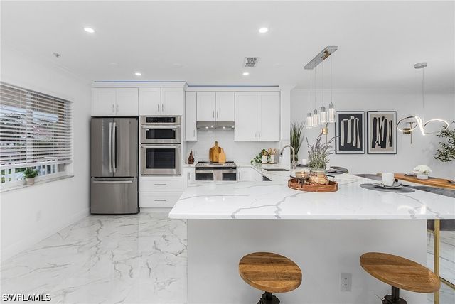 620 Luisa CT 803, Naples, FL 34104